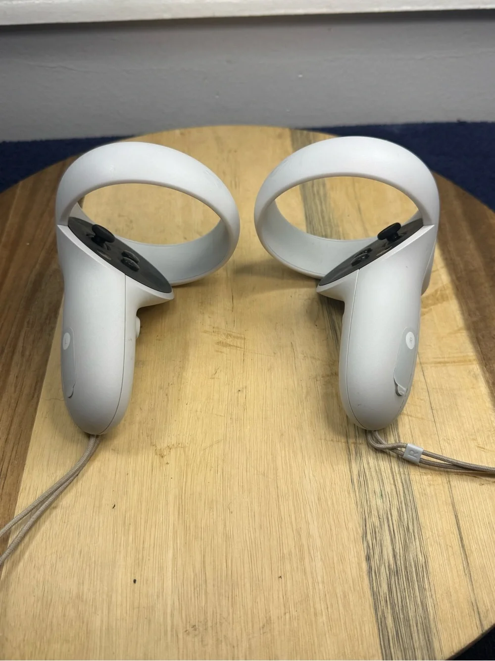 Quest 2 White VR Headset with Controllers (Tested)